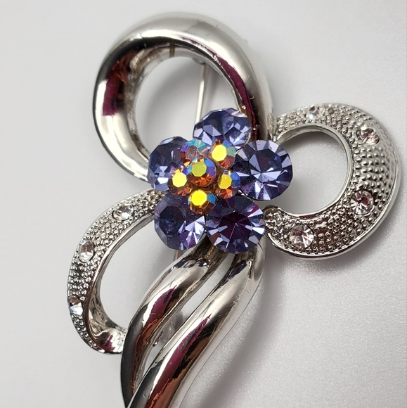 Gorgeous Lavender Rhinestone Floral Silver Plated Brooch 2.75 inches - Picture 3 of 4